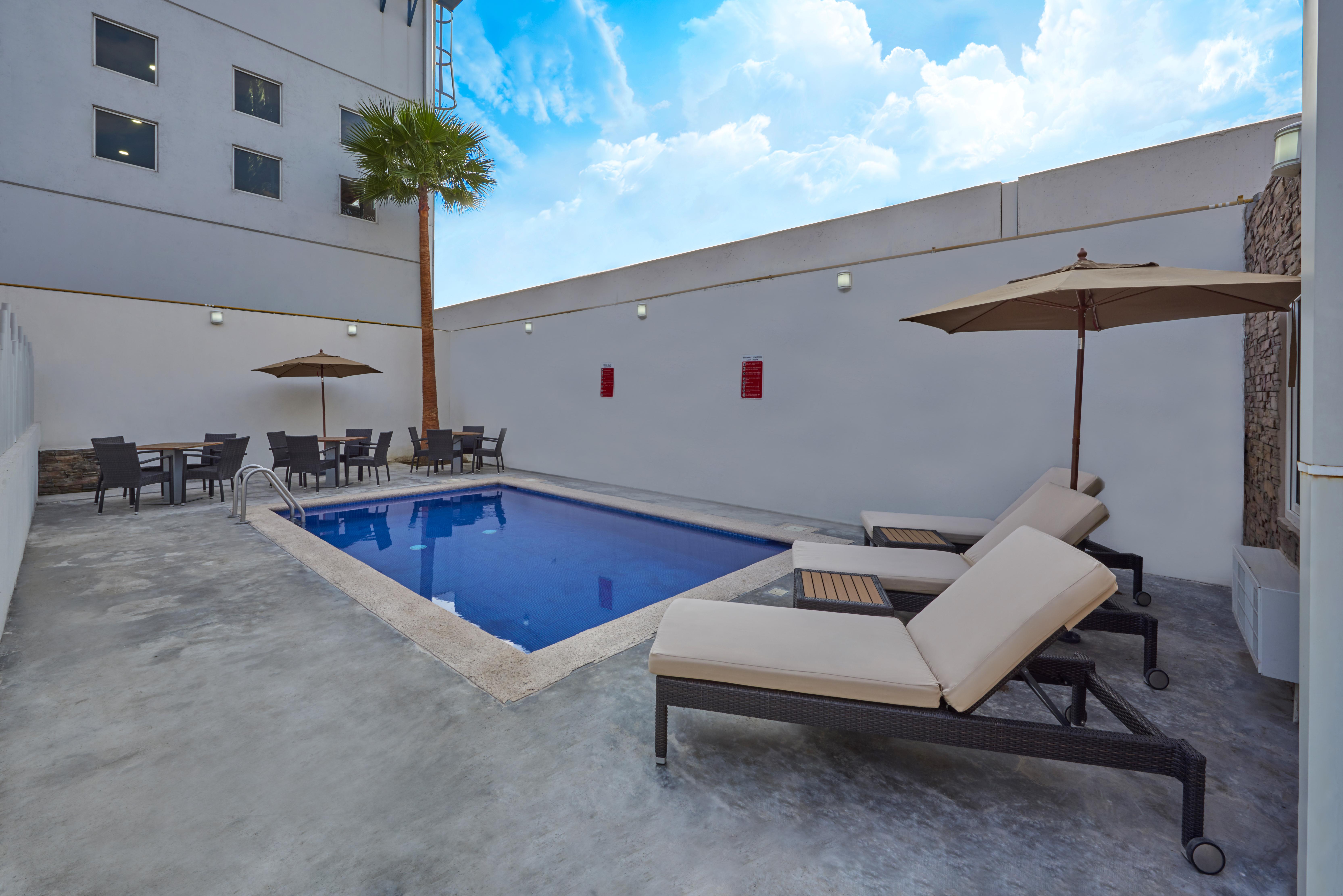 Extended Suites Monterrey Aeropuerto Buitenkant foto